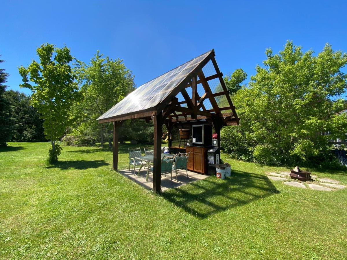 Dreamers Writing Farm, 3 Wooded Acres, Hepworth Sauble Beach Exterior photo